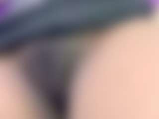 Live cam show with AmiraJones - Bikini on WildCum