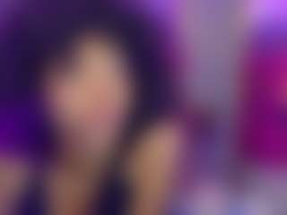 Spettacolo in cam dal vivo con AmiraJones - College Lovense su Camsoda