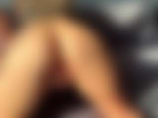 Live cam show with Aurora-Asti - Normal on parknlotfishbdy