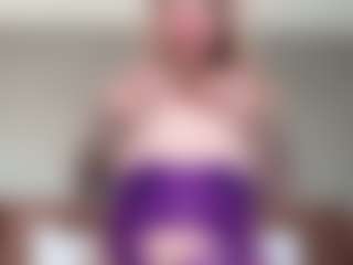 Live cam show with courtneysteele - Bedroom on CamClone
