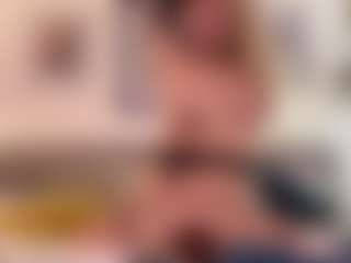 Live cam show with courtneysteele - BBW Toys on parknlotfishbdy