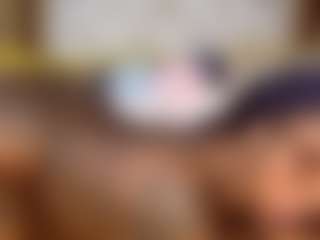 Creamyamber69's Live Sex Cam Show