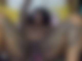 Creamyamber69's Live Sex Cam Show
