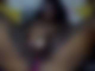 Creamyamber69's Live Sex Cam Show
