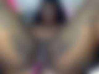 Creamyamber69's Live Sex Cam Show