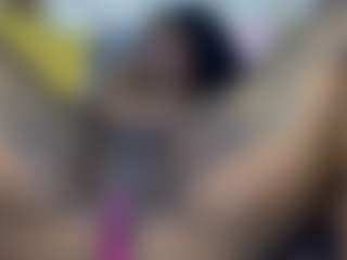 Creamyamber69's Live Sex Cam Show