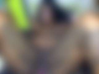 Creamyamber69's Live Sex Cam Show