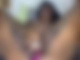 Creamyamber69's Live Sex Cam Show