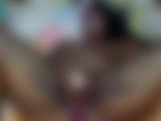 Creamyamber69's Live Sex Cam Show