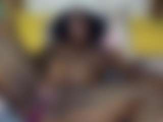 Creamyamber69's Live Sex Cam Show
