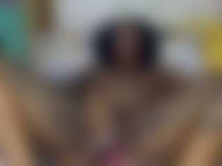 Creamyamber69's Live Sex Cam Show