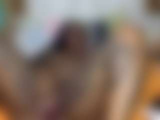 Creamyamber69's Live Sex Cam Show