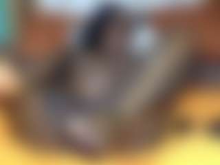 Creamyamber69's Live Sex Cam Show