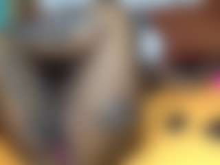 Creamyamber69's Live Sex Cam Show