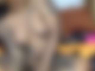 Creamyamber69's Live Sex Cam Show