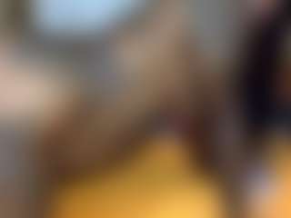 Creamyamber69's Live Sex Cam Show