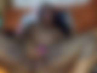 Creamyamber69's Live Sex Cam Show