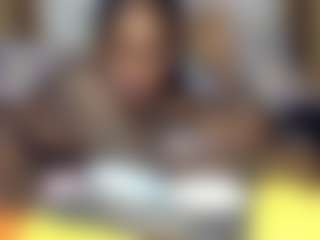 Creamyamber69's Live Sex Cam Show