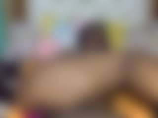 Creamyamber69's Live Sex Cam Show