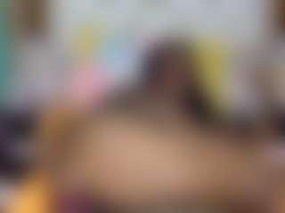 Creamyamber69's Live Sex Cam Show