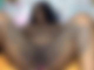 Creamyamber69's Live Sex Cam Show