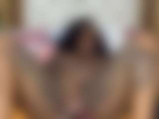 Creamyamber69's Live Sex Cam Show