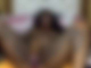 Creamyamber69's Live Sex Cam Show