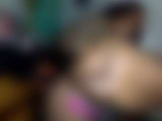 Creamyamber69's Live Sex Cam Show