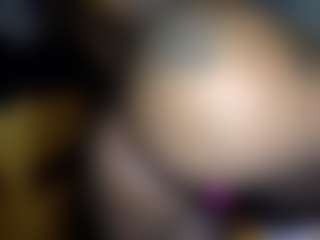 Creamyamber69's Live Sex Cam Show