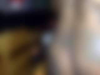 Creamyamber69's Live Sex Cam Show