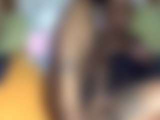 Creamyamber69's Live Sex Cam Show