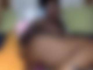 Creamyamber69's Live Sex Cam Show