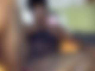Creamyamber69's Live Sex Cam Show