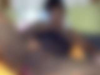 Creamyamber69's Live Sex Cam Show