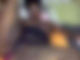 Creamyamber69's Live Sex Cam Show