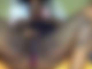 Creamyamber69's Live Sex Cam Show