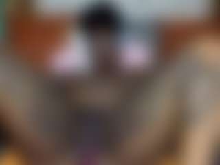 Creamyamber69's Live Sex Cam Show