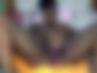 Creamyamber69's Live Sex Cam Show