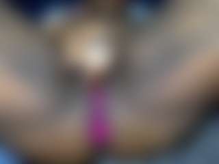 Creamyamber69's Live Sex Cam Show