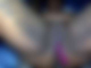 Creamyamber69's Live Sex Cam Show