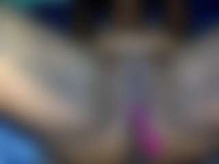 Creamyamber69's Live Sex Cam Show