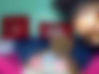 Creamyamber69's Live Sex Cam Show