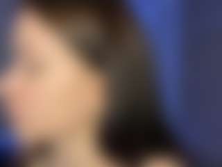 Live cam show with EstaMenucci - Facial on live18s.com
