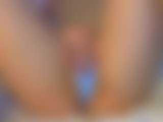 Live cam show with EvaHair - Skinny on milfzrlive.com