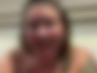 selfcarebaddie MILF webcam performer live streaming