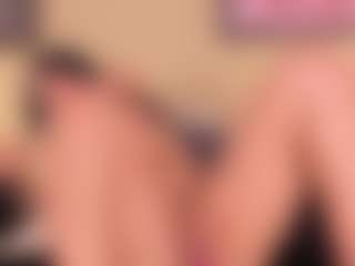 Live cam show with Samaantha - Athletic on Camsoda