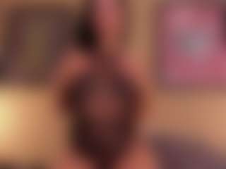 Live cam show with Samaantha - Athletic Dildo on Camsoda