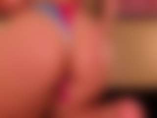 Live cam show with Samaantha - Brown Hair on Camming Site