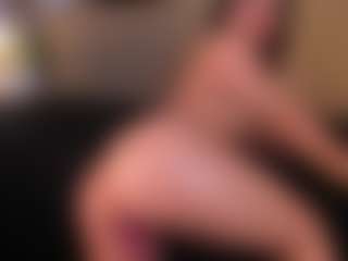 Live cam show with Samaantha - Brown Eyes Brown Hair on Camsoda