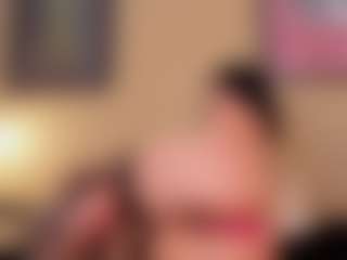 Live cam show with Samaantha - Spank Brown Hair on friskycurves.com